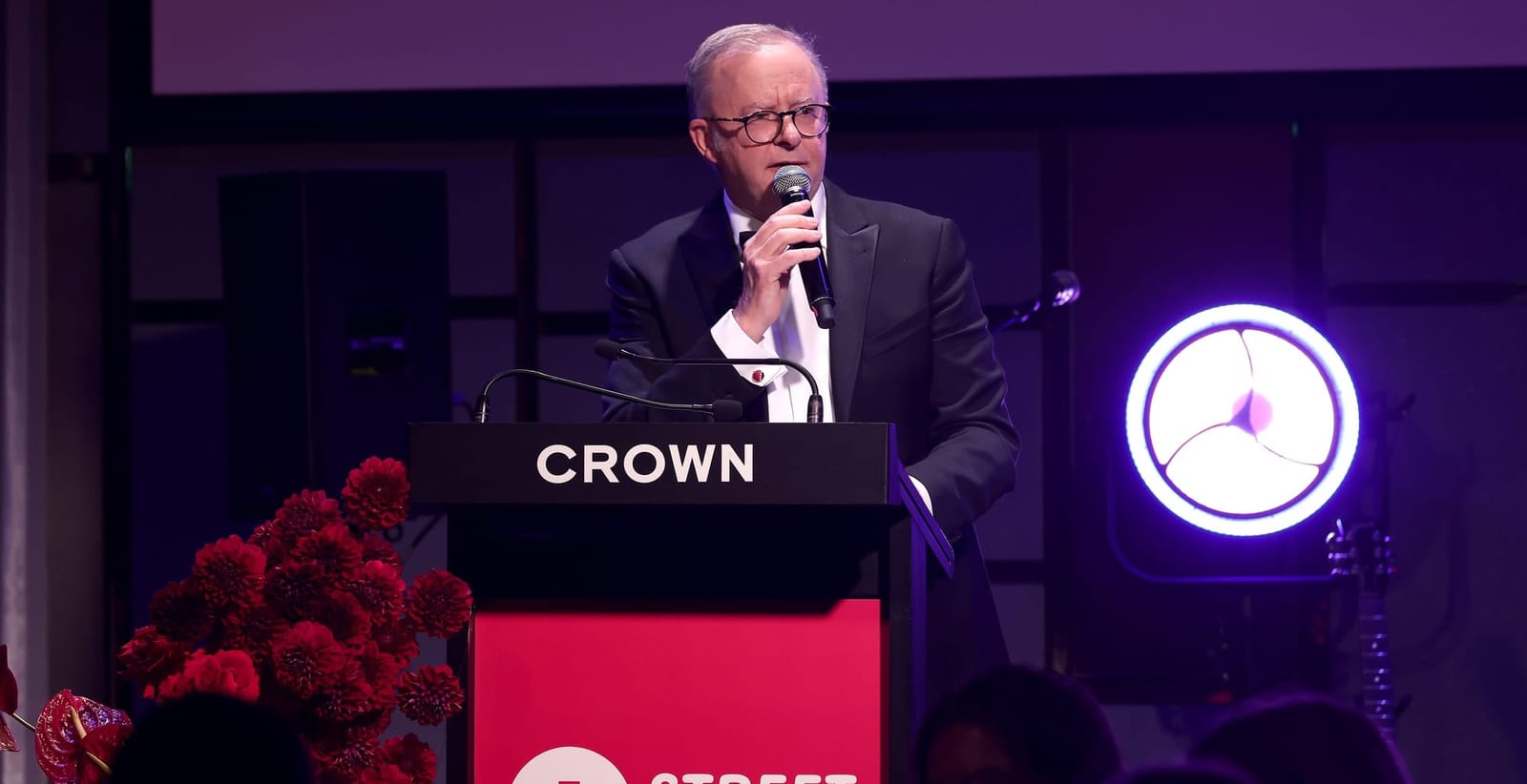 Albanese government starts to move on gambling ad reform