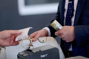 Early shopping – Bookie fills pre-raceday void